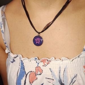 Necklace resin flower circle pendant